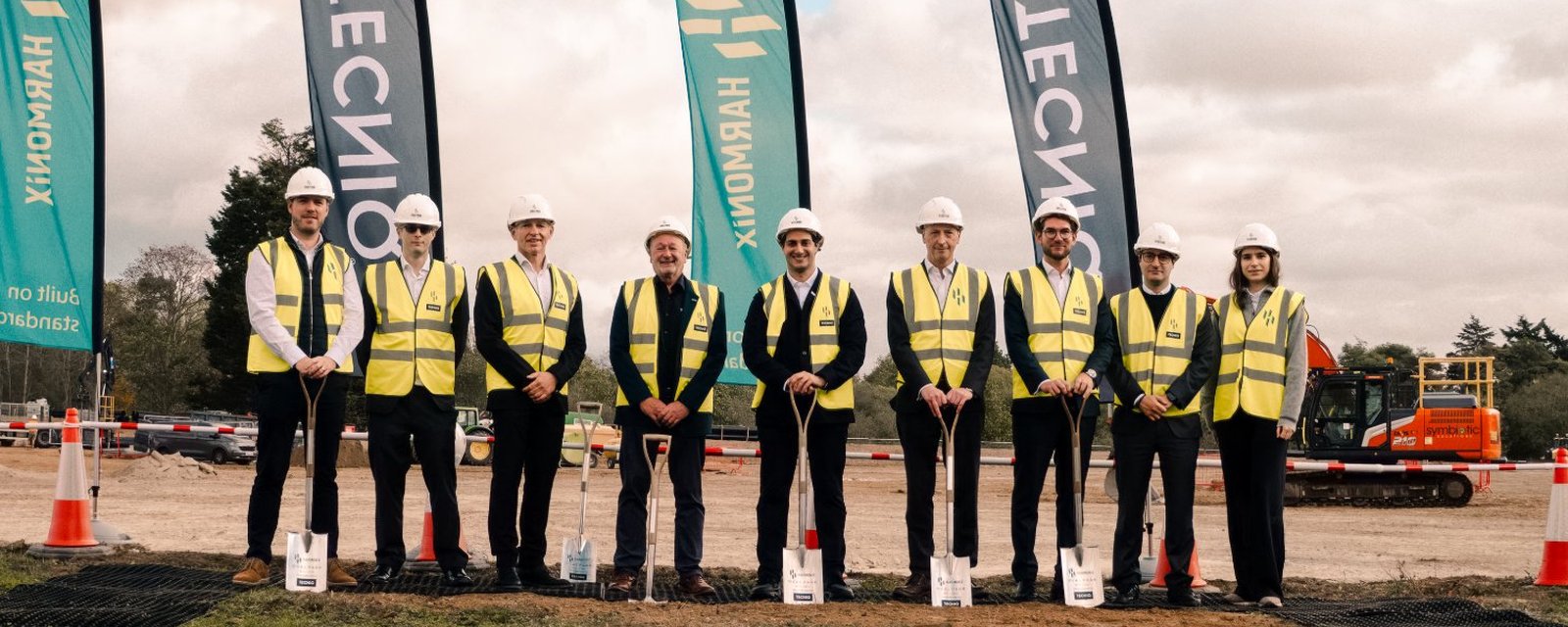 Cérémonie de pose de la première pierre à Oval Park, Maldon, avec les équipes TECNIQ et Tioopo Capital